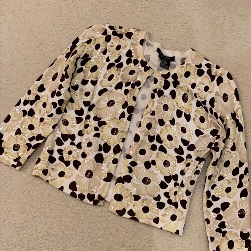 Flower sweater with sequin detail